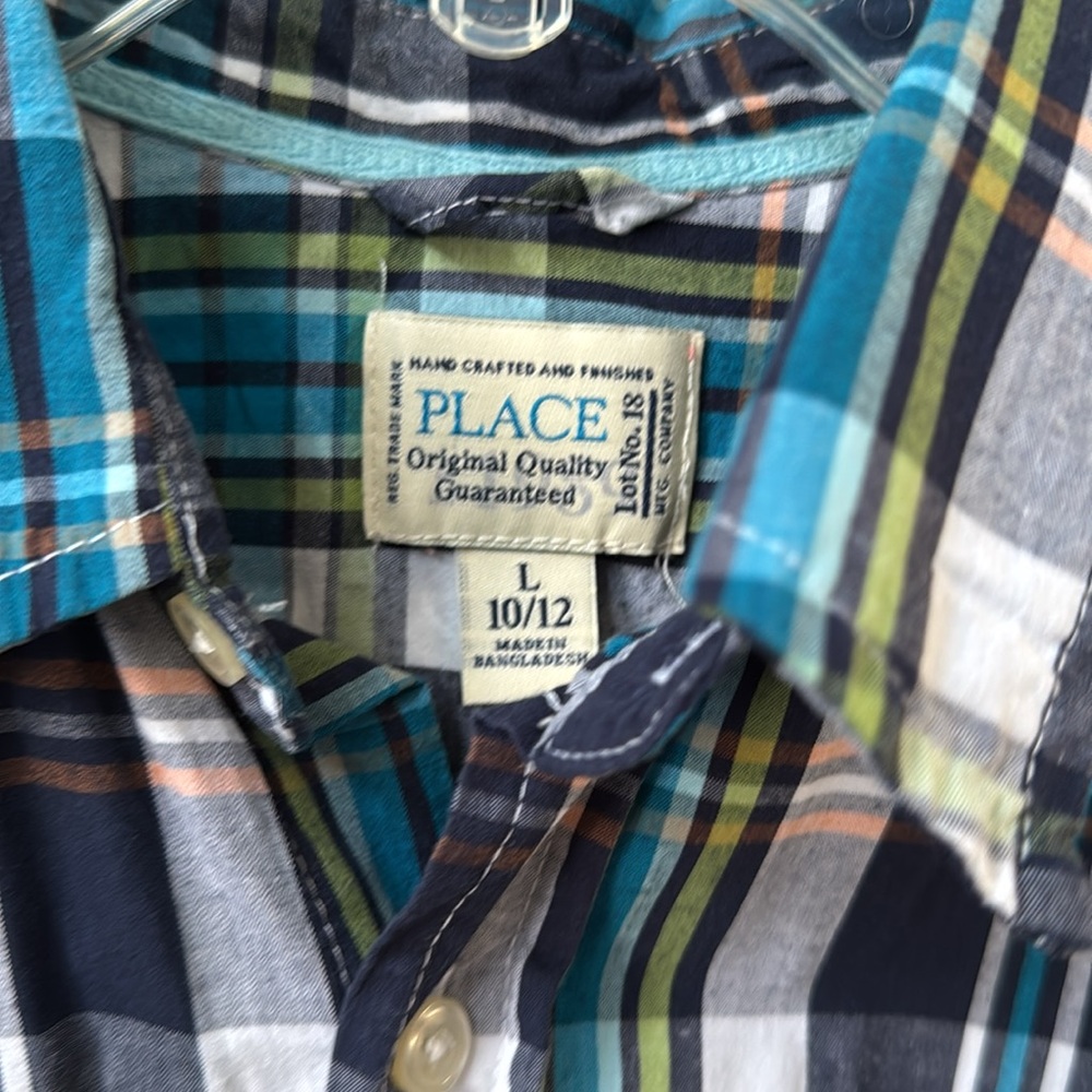 Children’s Place boys short sleeve button down plaid shirt, size 10-12 - Picture 3 of 4